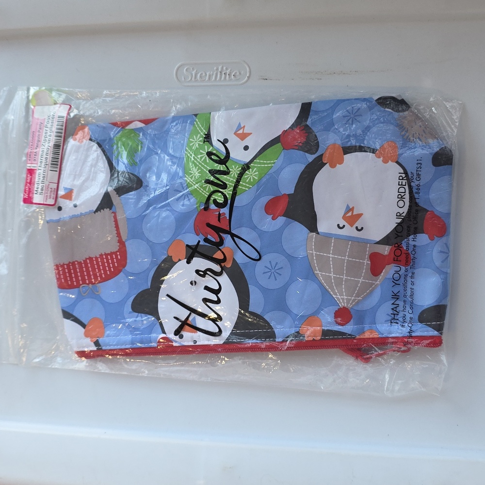 Thirty One New RARE medium thermal zipper pouch in penguin party holiday gift